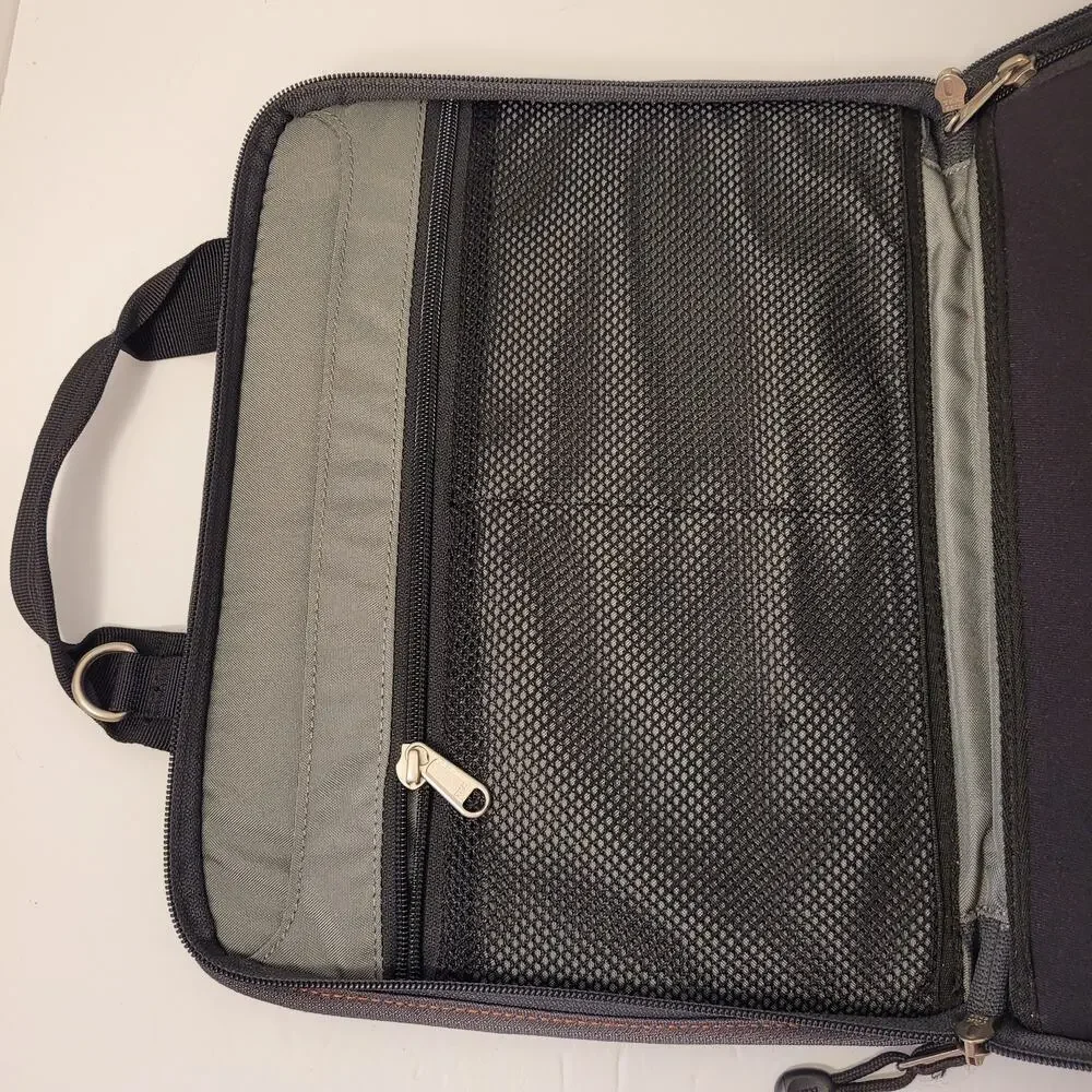 Rei Brand Nylon Tablet iPad Reader Bag Pre-Owned 2 Tone Color 12x9